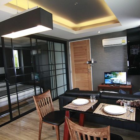 S Bloc Saladaeng Bed and Breakfast Bangkok Buitenkant foto