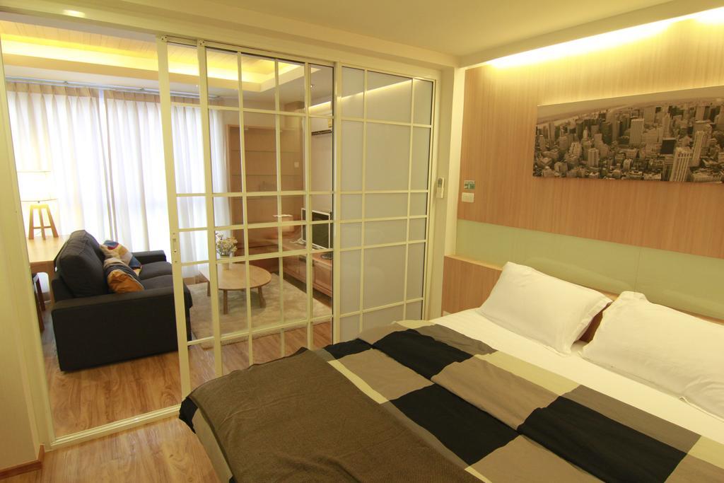 S Bloc Saladaeng Bed and Breakfast Bangkok Buitenkant foto