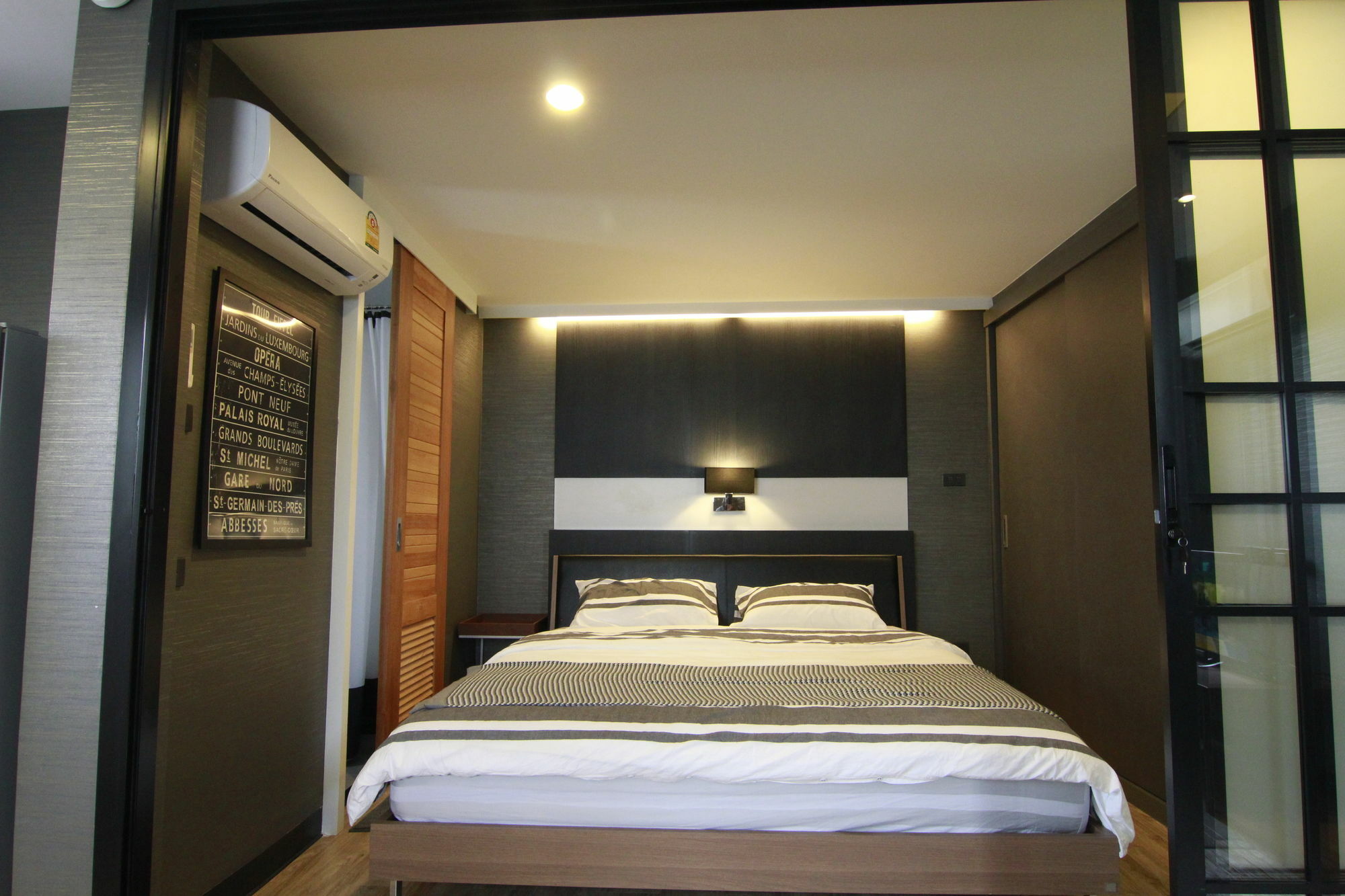 S Bloc Saladaeng Bed and Breakfast Bangkok Buitenkant foto