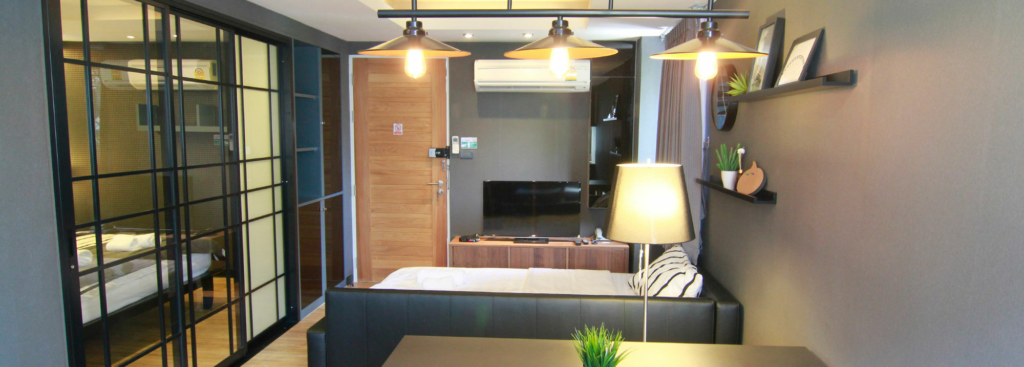 S Bloc Saladaeng Bed and Breakfast Bangkok Buitenkant foto
