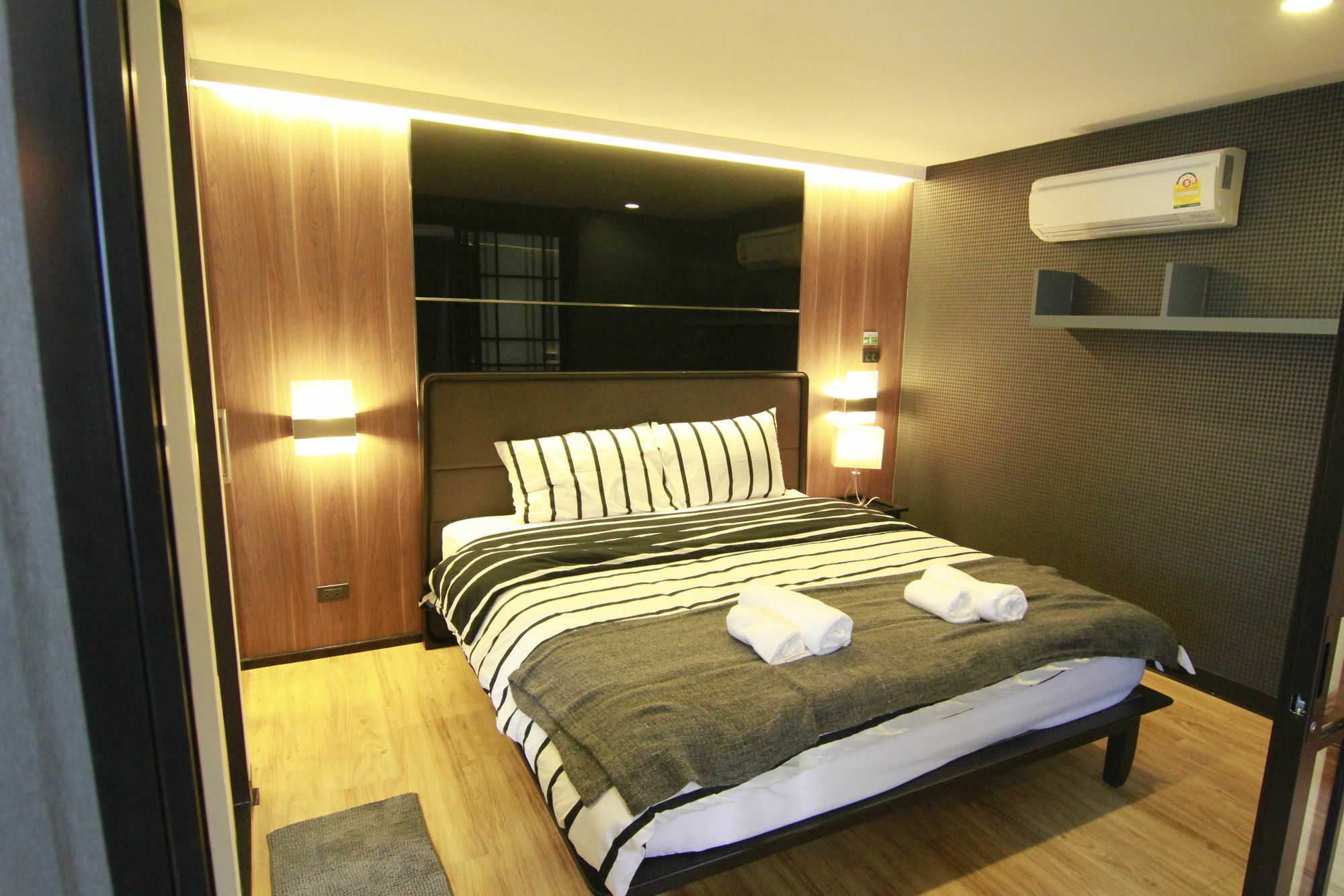 S Bloc Saladaeng Bed and Breakfast Bangkok Buitenkant foto