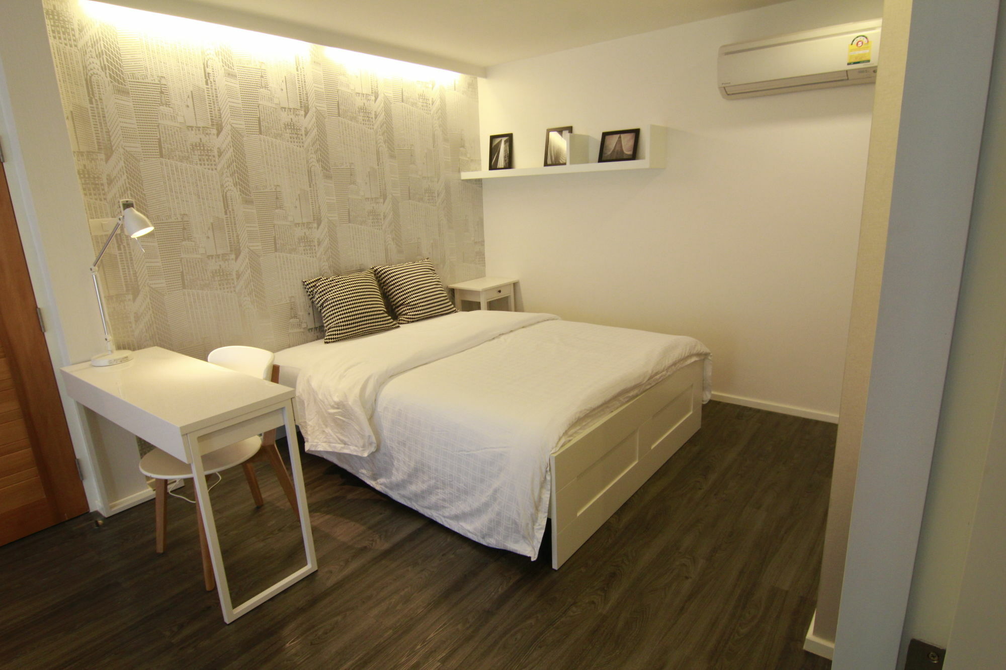 S Bloc Saladaeng Bed and Breakfast Bangkok Buitenkant foto