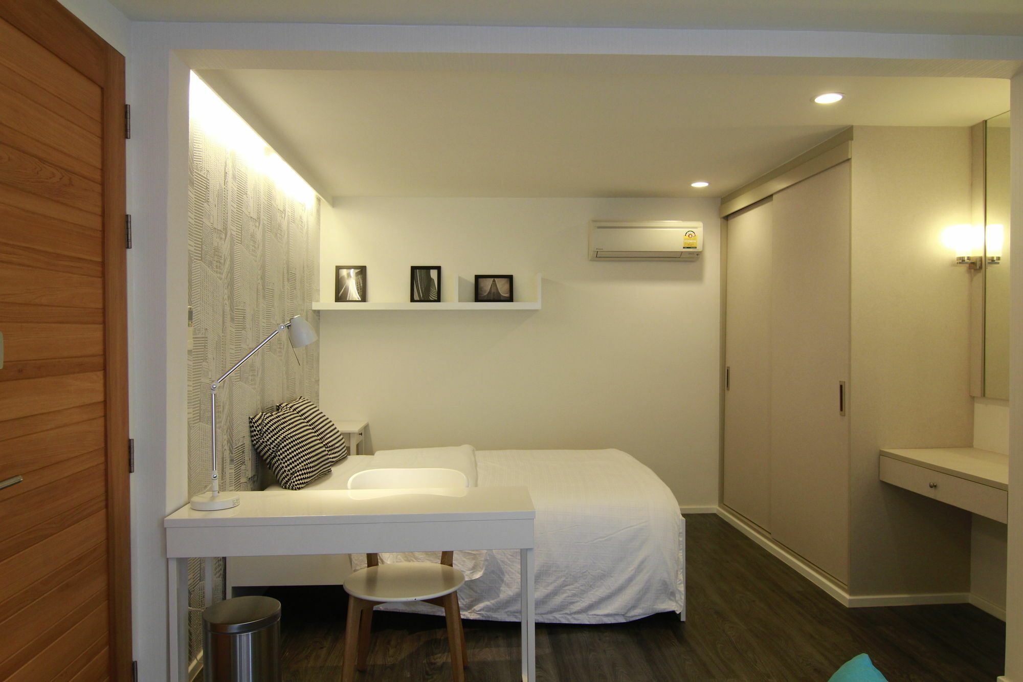 S Bloc Saladaeng Bed and Breakfast Bangkok Buitenkant foto